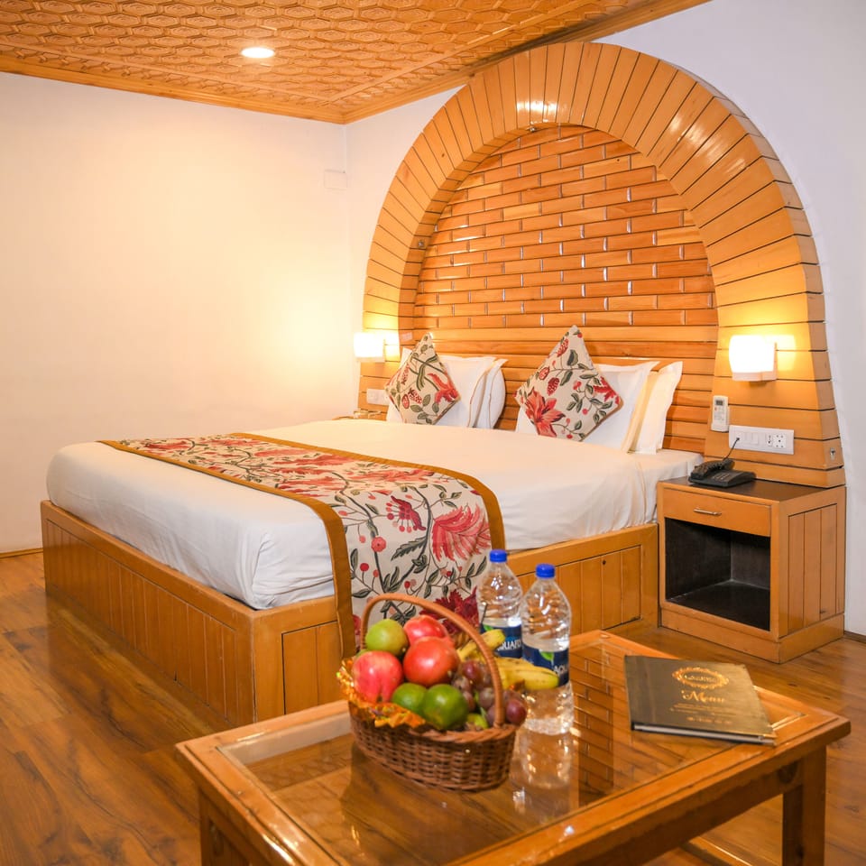 Deluxe Rooms	 | 1 bedroom, minibar, in-room safe, WiFi (free)