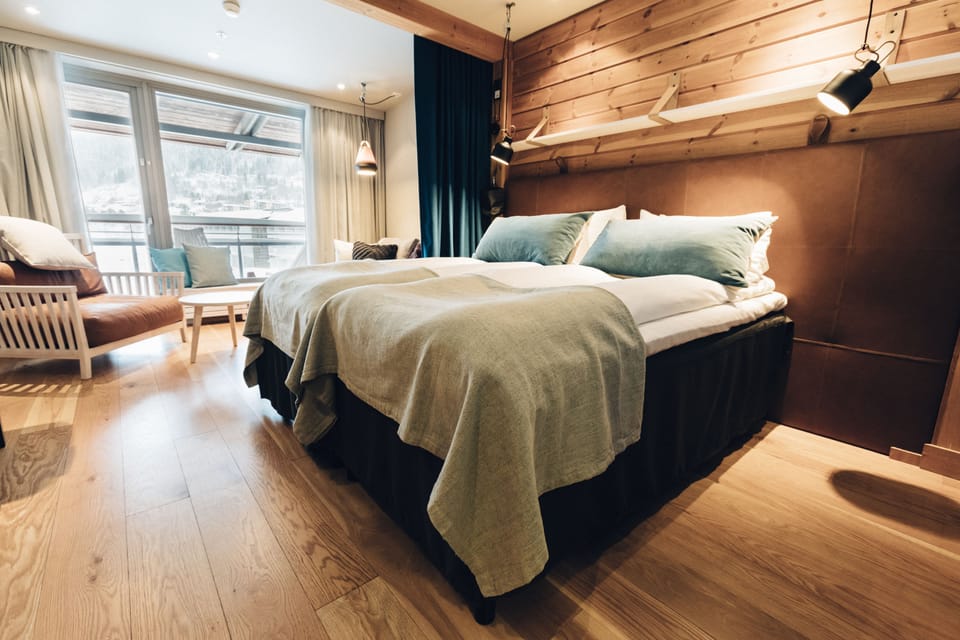 Deluxe Room | In-room safe, desk, blackout drapes, WiFi (free)