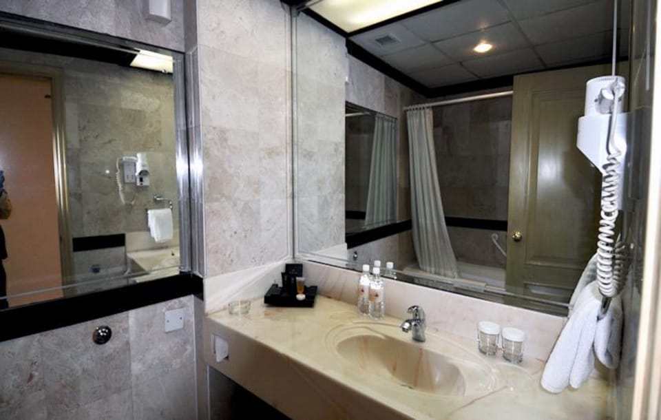 Bathroom sink