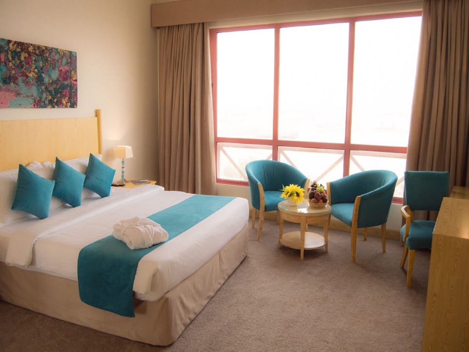 Superior Double Room, 1 King Bed | Minibar, in-room safe, desk, iron/ironing board