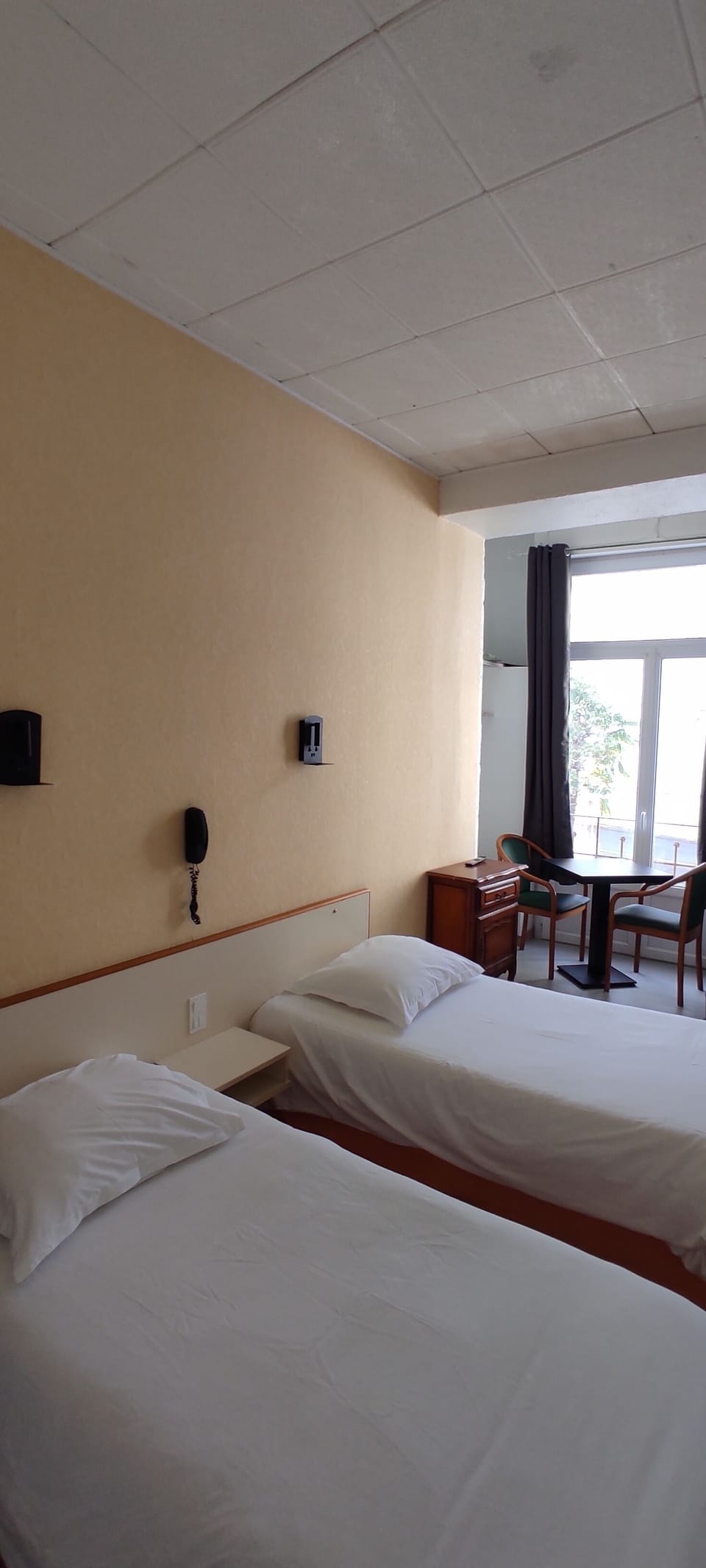 Twin Room | Desk, free WiFi