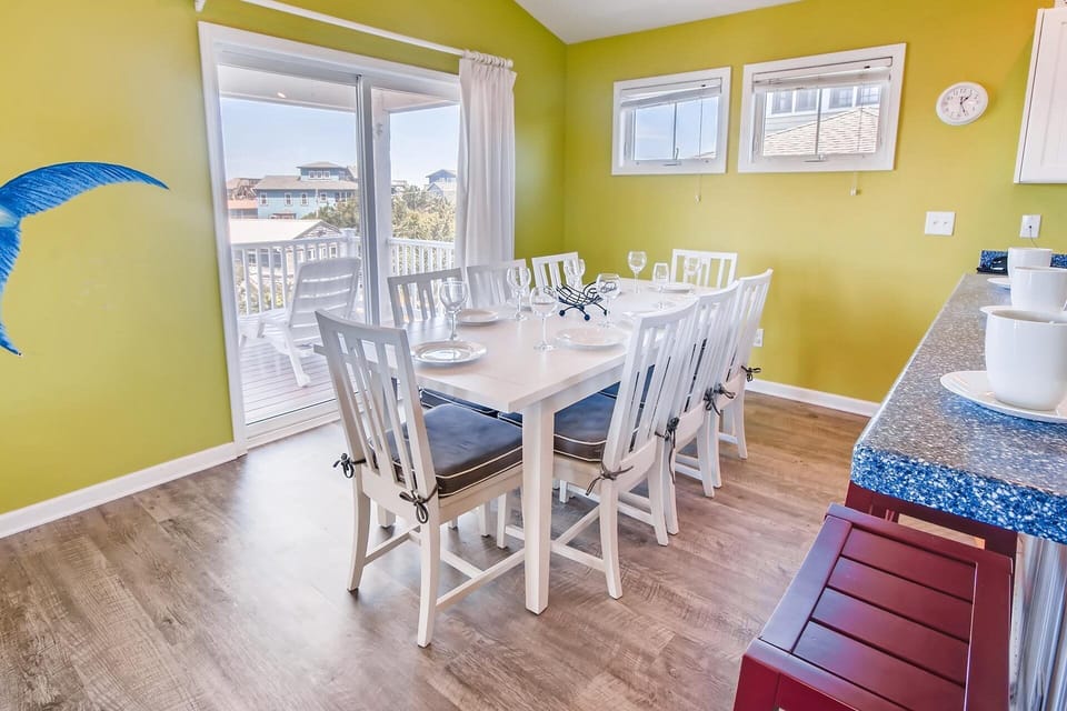 Surf-or-Sound-Realty-Family-Time-546-Dining-Area-1