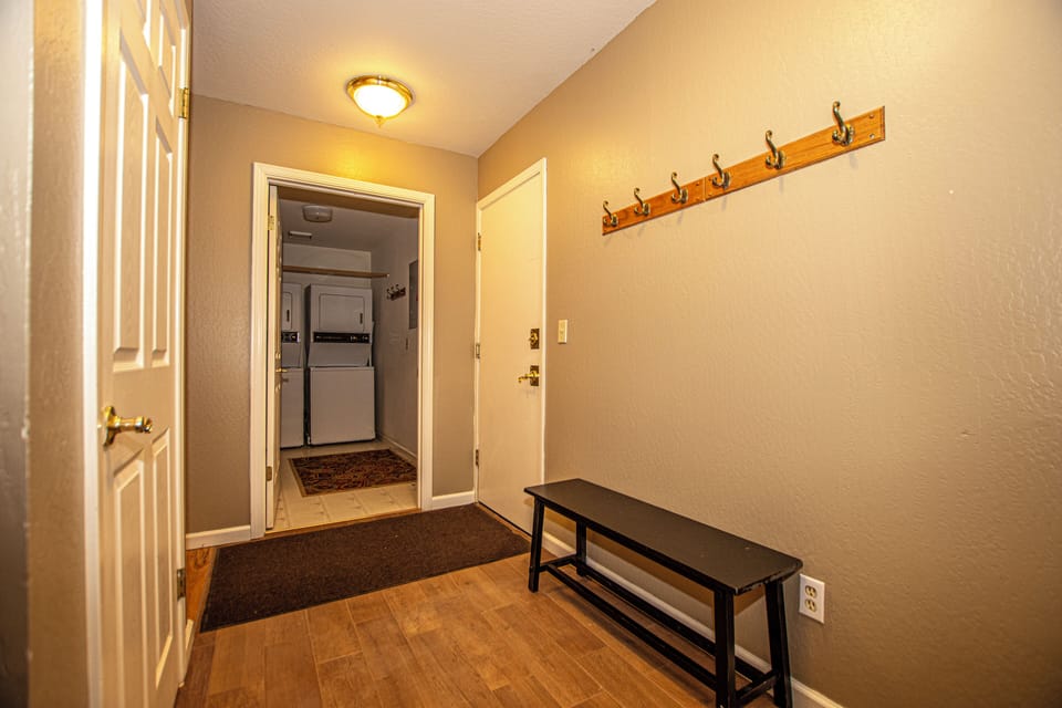 Shean - Entry and Laundry