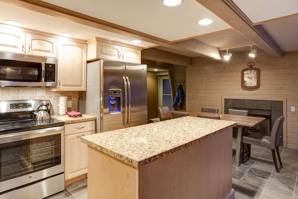 1120-Empire-Ave-Unit-A-Kitchen-Dining