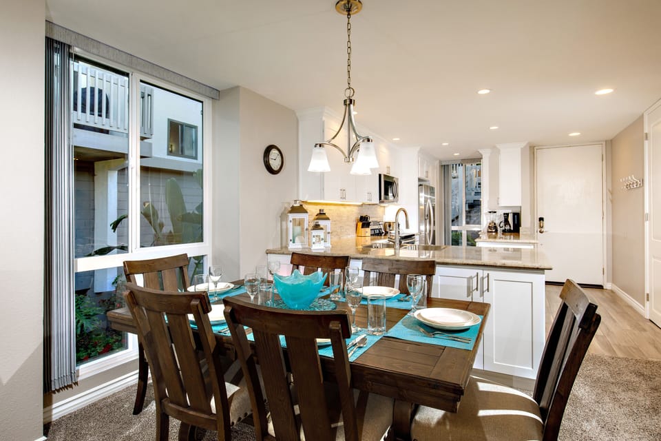 Dining Area - The dining table seats 6.