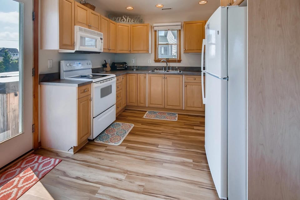 Surf-or-Sound-Realty-Surfin-Sadies-291-Kitchen
