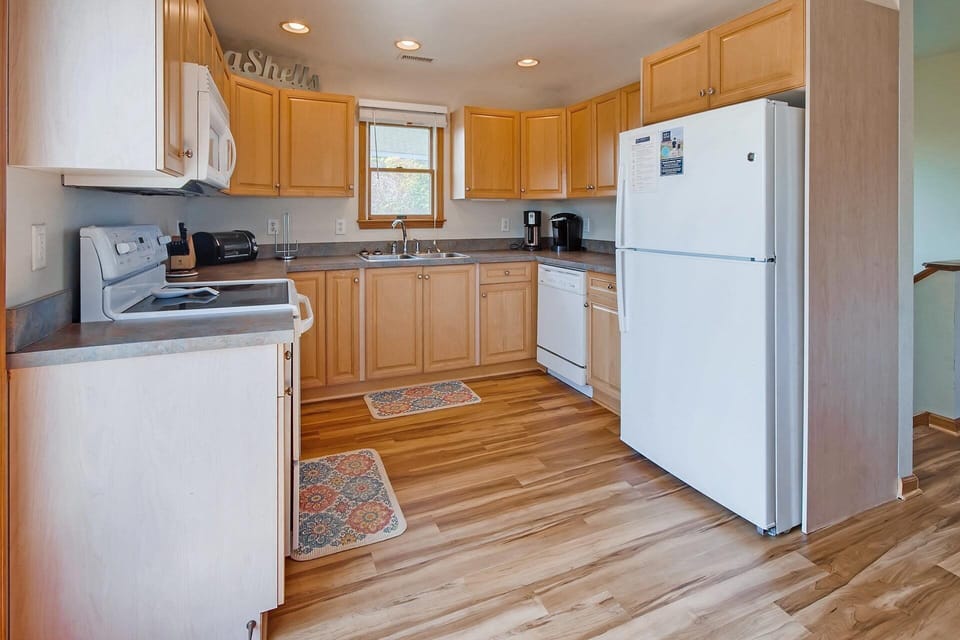 Surf-or-Sound-Realty-Surfin-Sadies-291-Kitchen-2