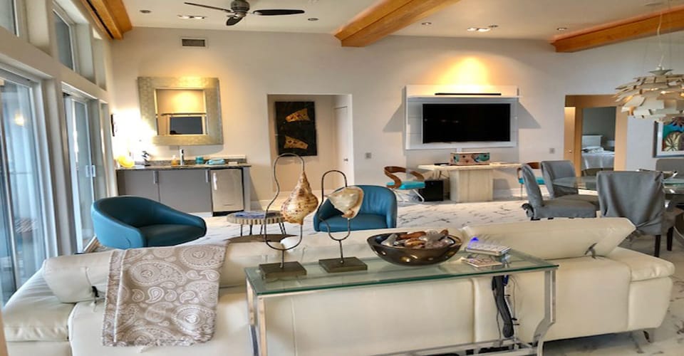 Open Floor plan Sitting Area 2019- see updated ceiling beams in 2021 pics