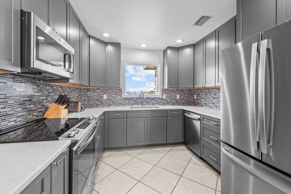 Surf or Sound Realty - 202 - Life's a Beach - Kitchen -3