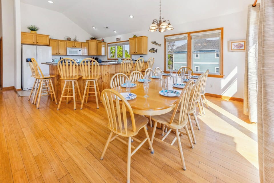 Surf or Sound Realty - 448 - Coaches Cove - Dining Area -3
