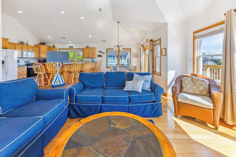 Surf or Sound Realty - 448 - Coaches Cove - Great Room -6