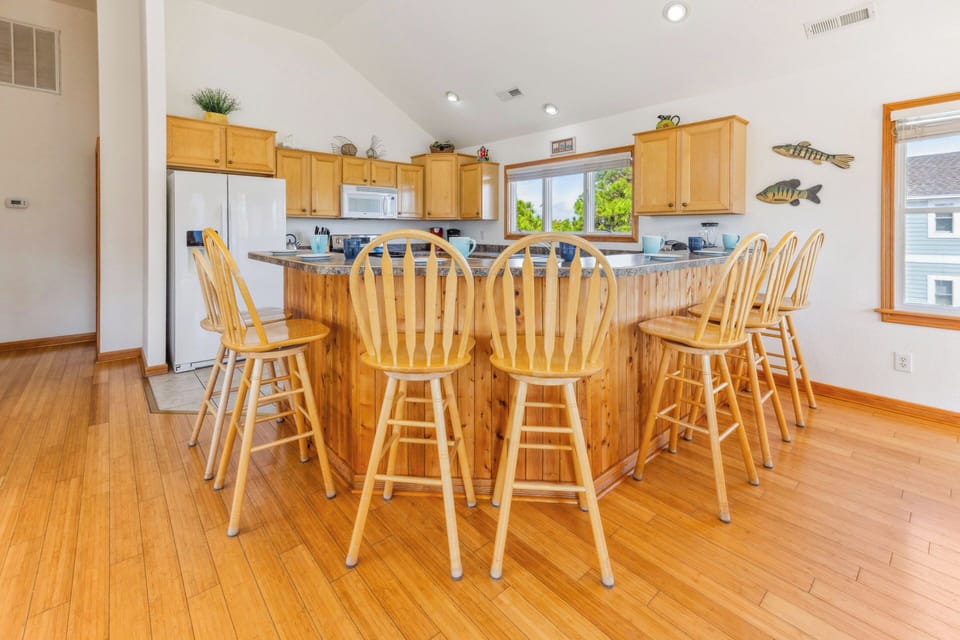 Surf or Sound Realty - 448 - Coaches Cove - Dining Area -1