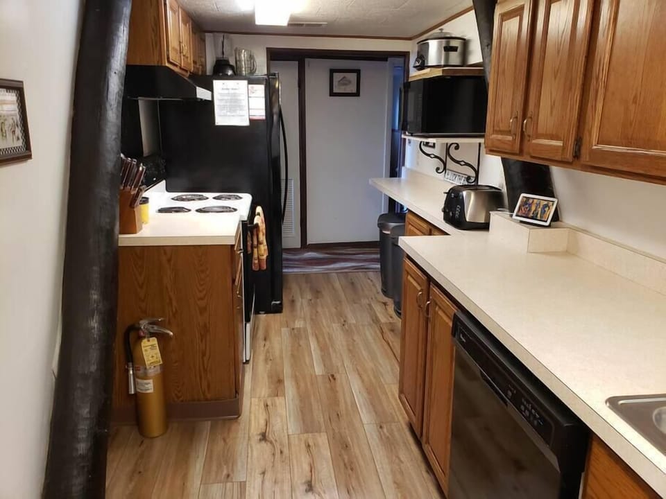 Well-stocked kitchen. New appliances.
