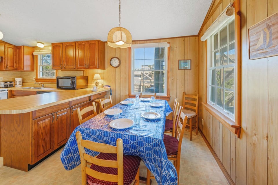 Surf or Sound Realty - 77 - Hush Puppy Drum - Dining Area -2