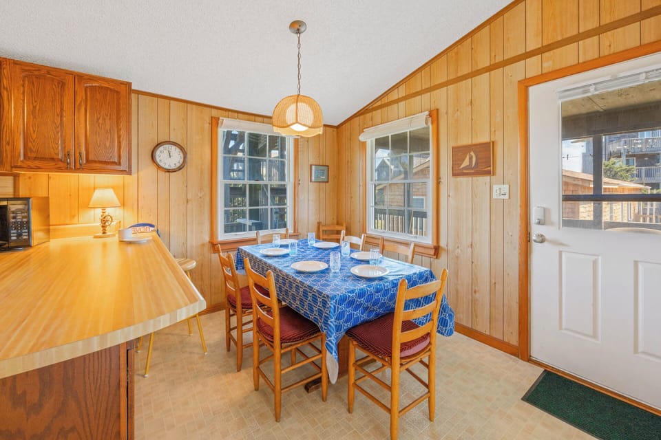 Surf or Sound Realty - 77 - Hush Puppy Drum - Dining Area -1
