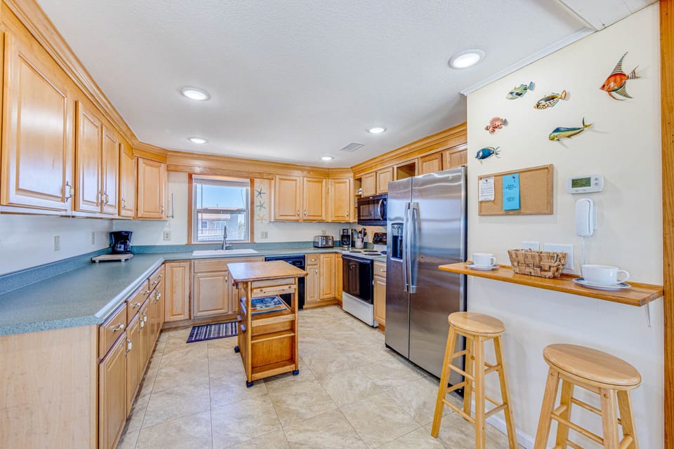 09-Surf-Or-Sound-Realty-834-Sleepy Dog-Kitchen-1