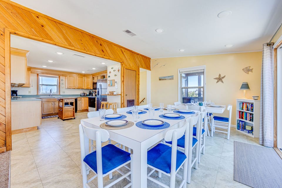 08-Surf-Or-Sound-Realty-834-Sleepy Dog-Dining Area-4