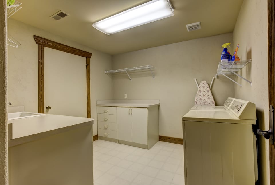 7650-sterling-drive-laundry-room