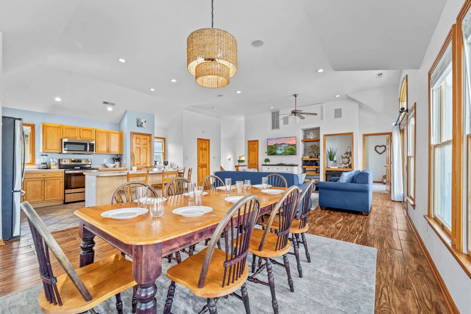 Surf or Sound Realty - 301 - Cheers and Sunshine - Dining Area-1