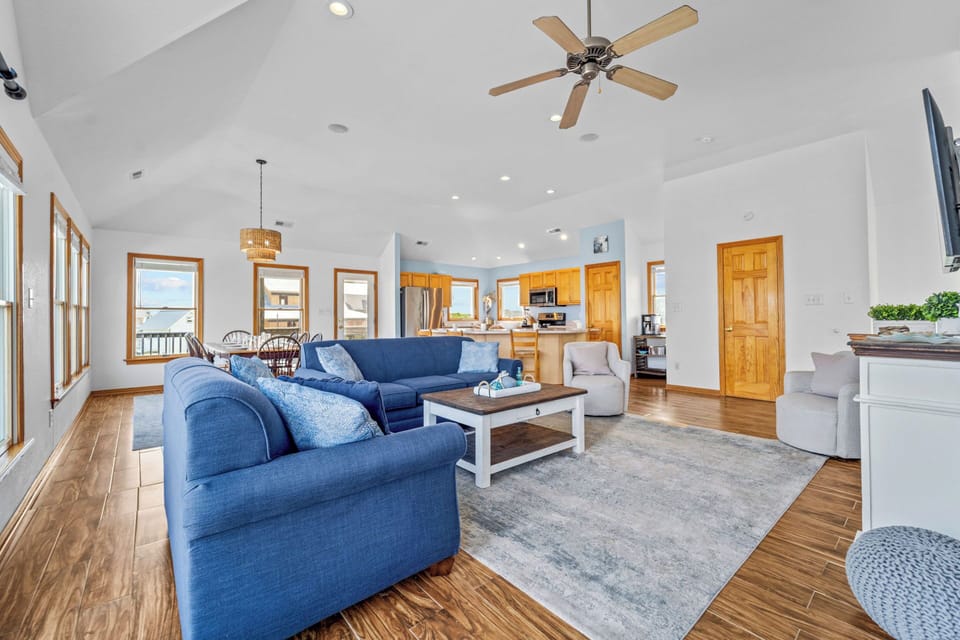 Surf or Sound Realty - 301 - Cheers and Sunshine - Great Room-2