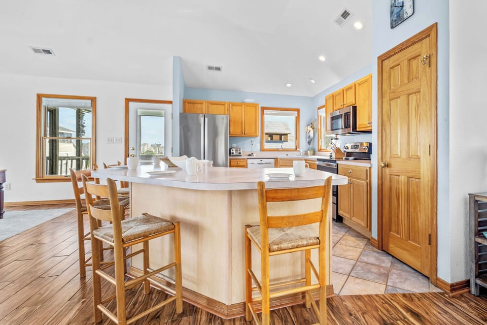 Surf or Sound Realty - 301 - Cheers and Sunshine - Kitchen-2
