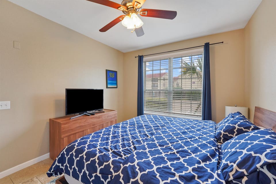 large bedroom, king size bed