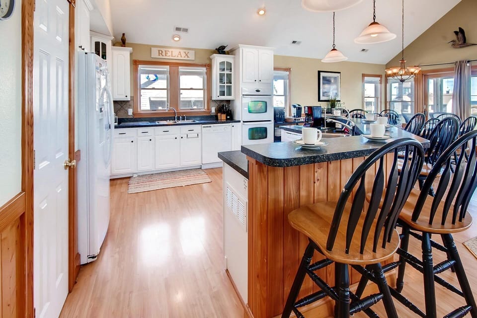 Surf-or-Sound-Realty-Freebird-460-Kitchen-2