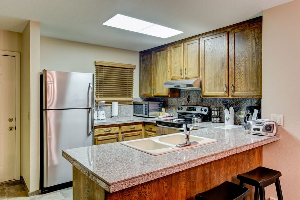 1475-park-ave-kitchen-1