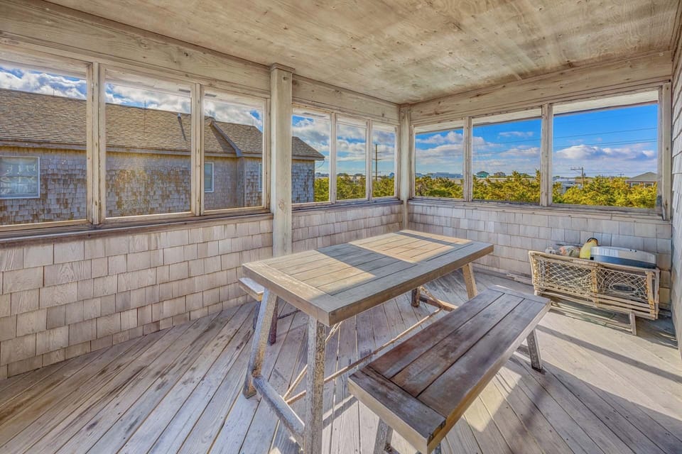 Surf or Sound Realty - 65 - Bali Wind - Screened Porch