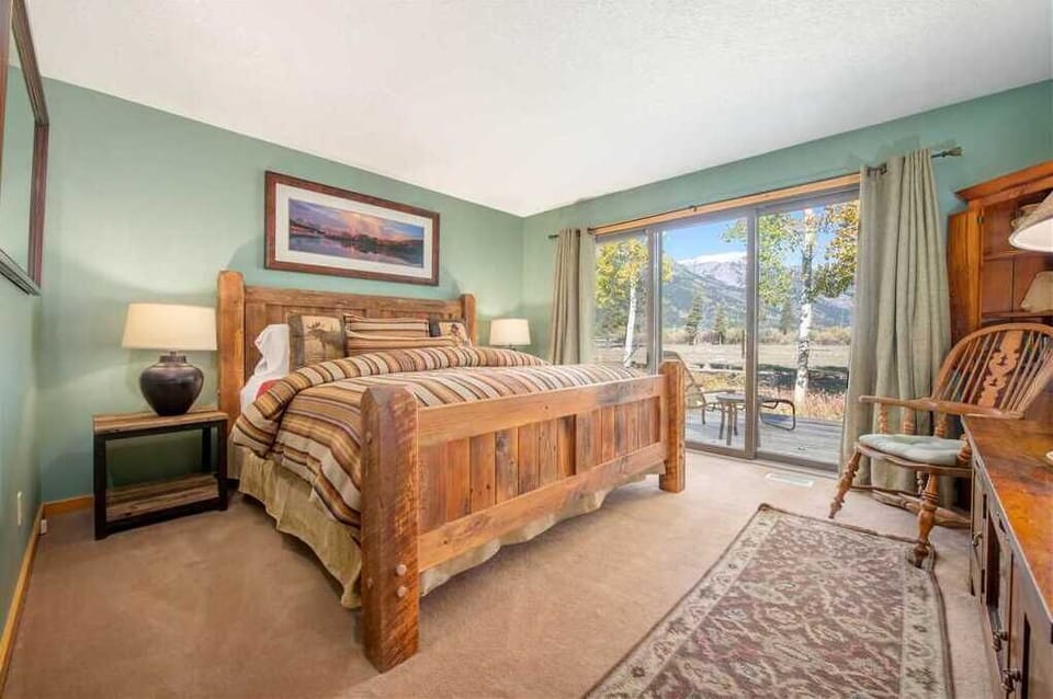 Master King Bedroom with Private