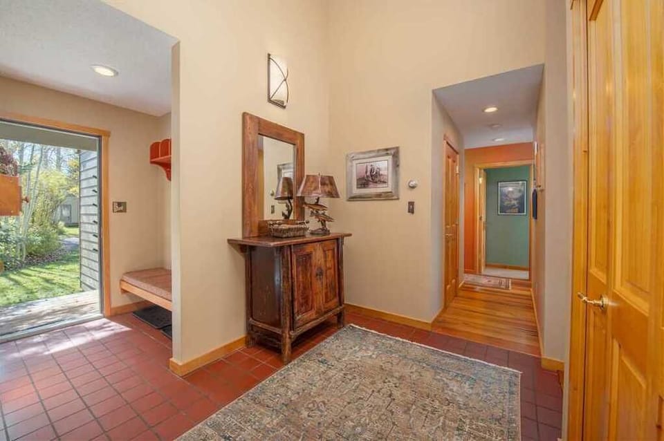 Front Entry Area