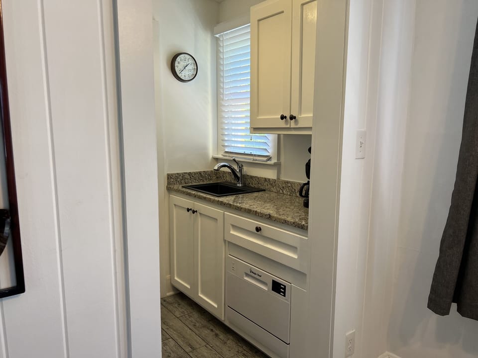 Full kitchen