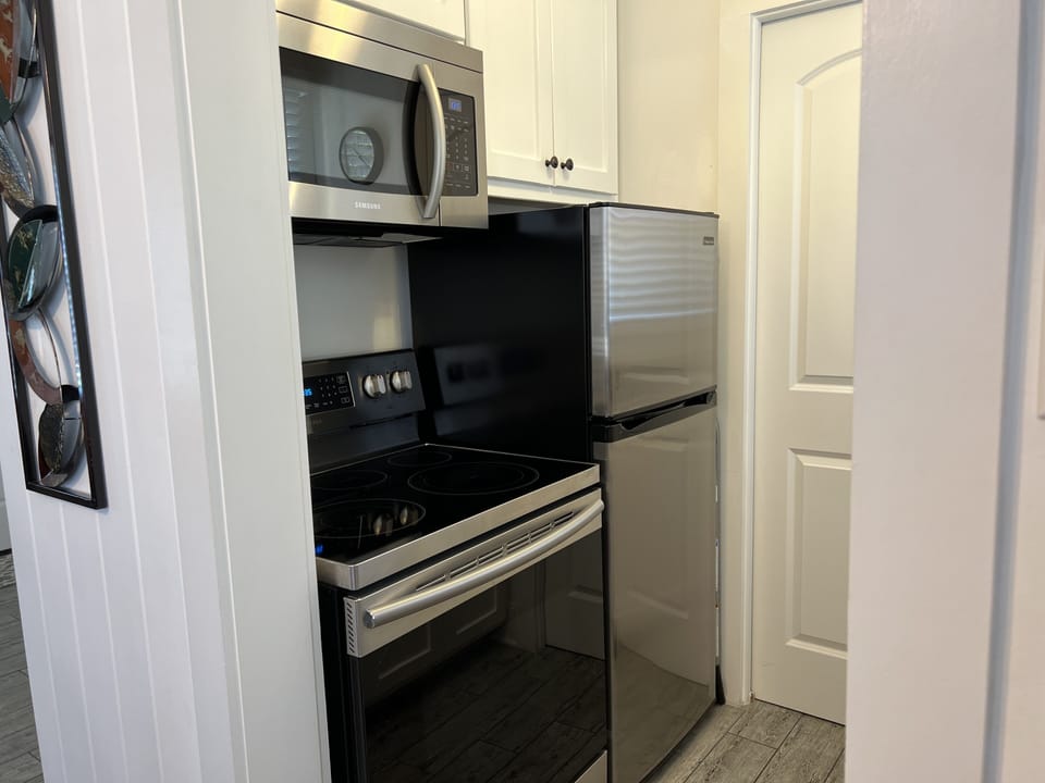 Full kitchen