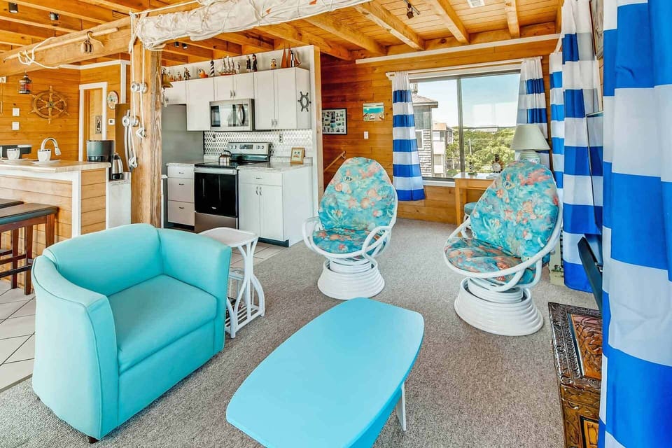 Surf-or-Sound-Realty-43-Parrot'dice-Great-Room-3