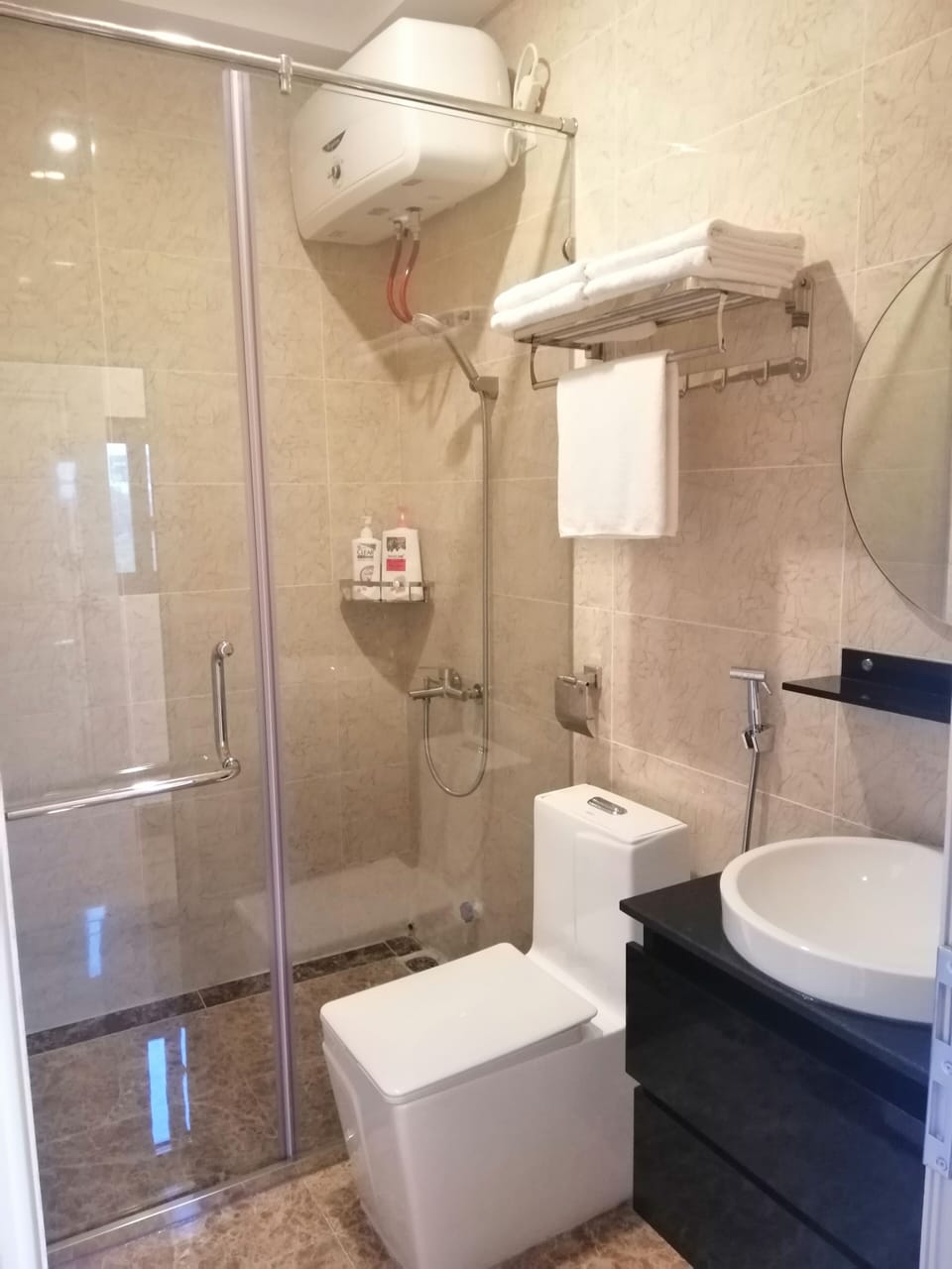 Family Quadruple Room, Non Smoking | Bathroom | Shower, rainfall showerhead, designer toiletries, hair dryer