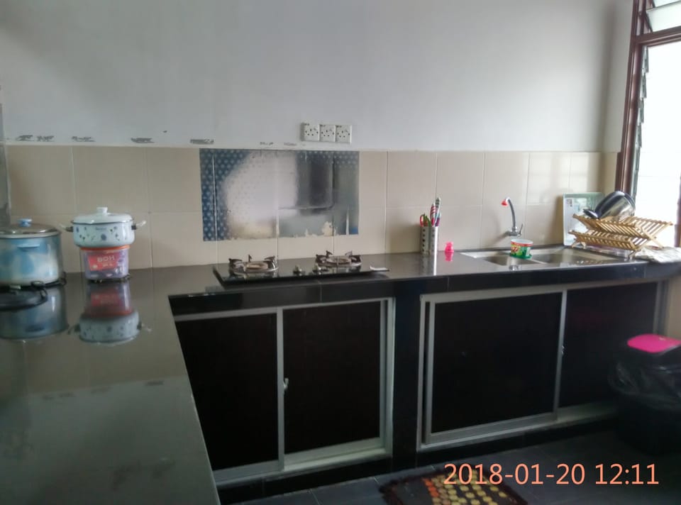 Family House, 3 Bedrooms, 2 Bathrooms | Private kitchen | Full-size fridge, stovetop, dishwasher, electric kettle