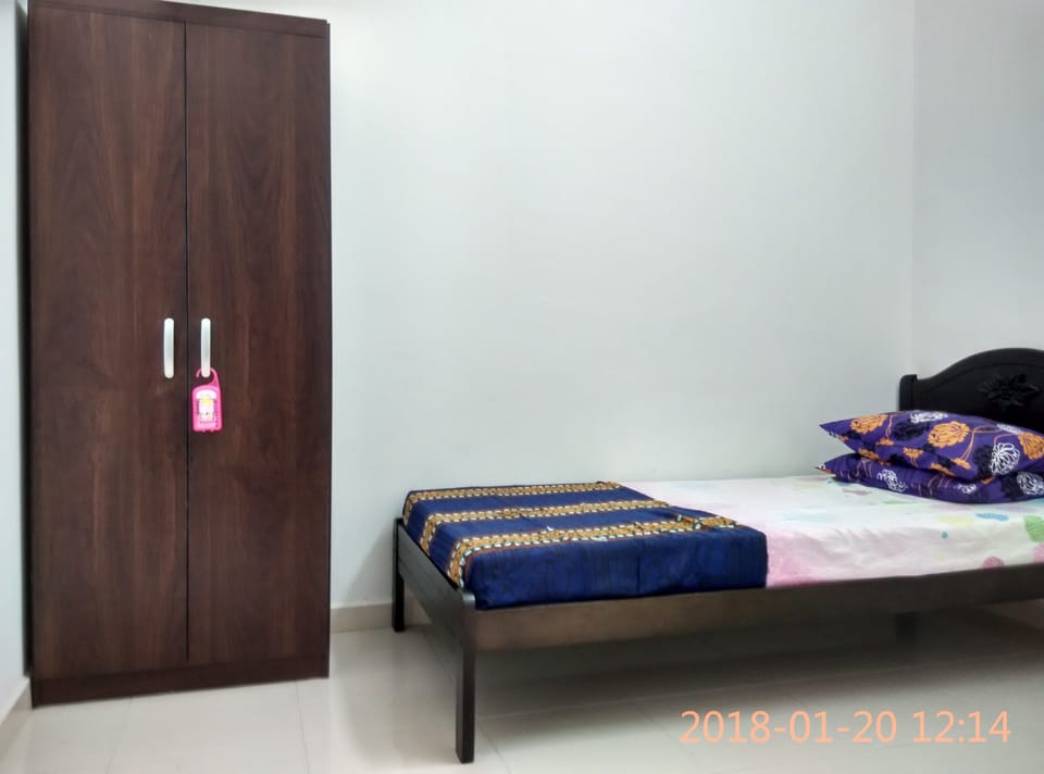 Family House, 3 Bedrooms, 2 Bathrooms | 3 bedrooms, desk, soundproofing, iron/ironing board