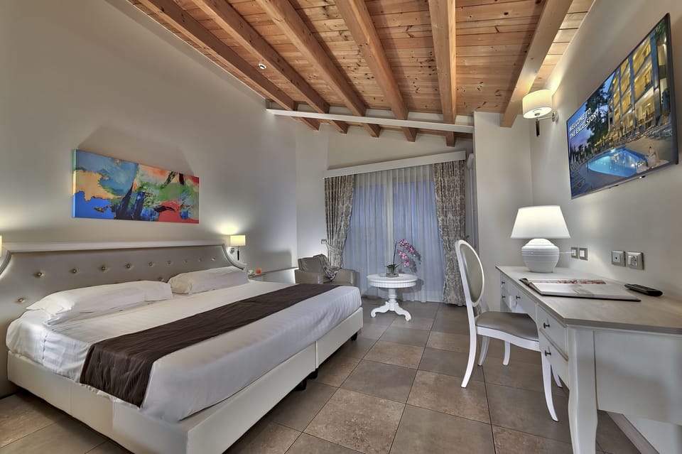 Deluxe Room, Lake View | Minibar, in-room safe, desk, laptop workspace