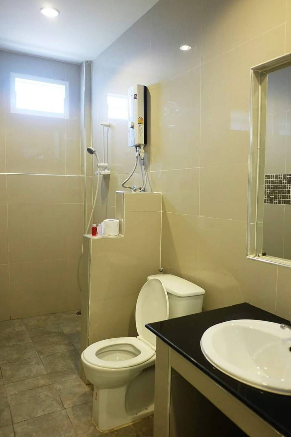 Superior Villa, 1 King Bed, Non Smoking, Ensuite | Bathroom | Shower, free toiletries, towels