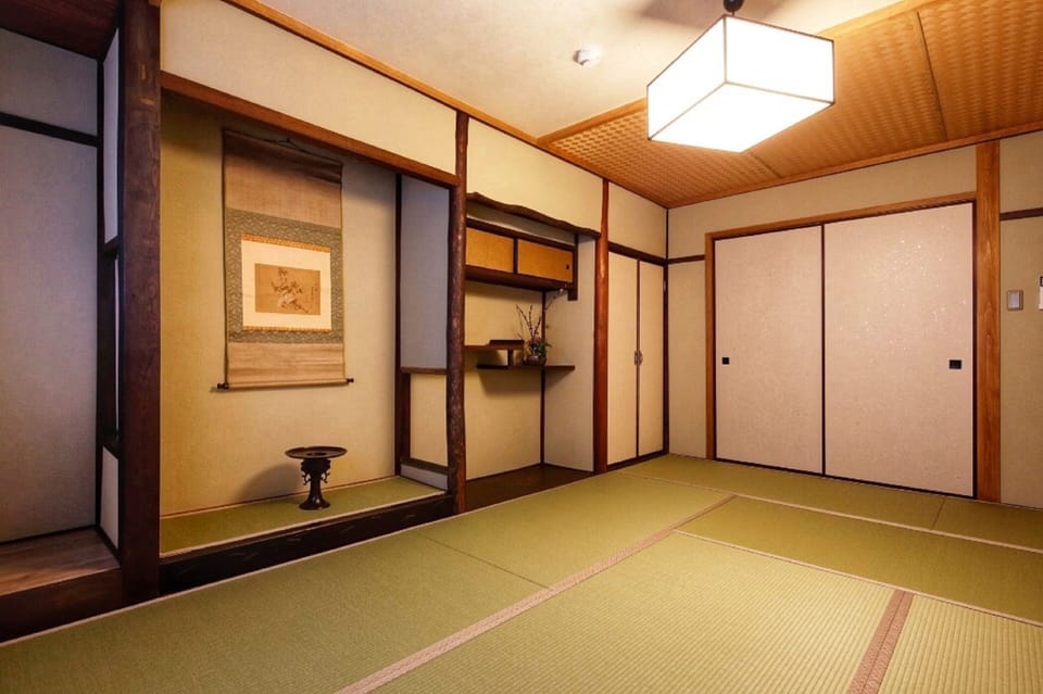 3 bedrooms, down comforters, iron/ironing board, free WiFi