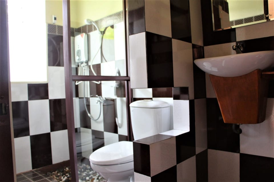 Double Room | Bathroom | Shower, hair dryer, slippers, towels