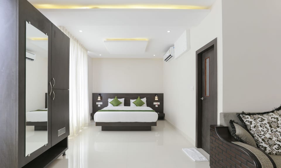 Deluxe Room | Desk, iron/ironing board, WiFi (free)