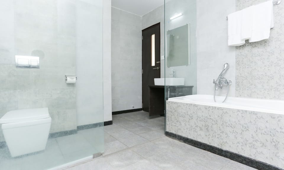 Premium Room | Bathroom | Shower, free toiletries, towels, soap