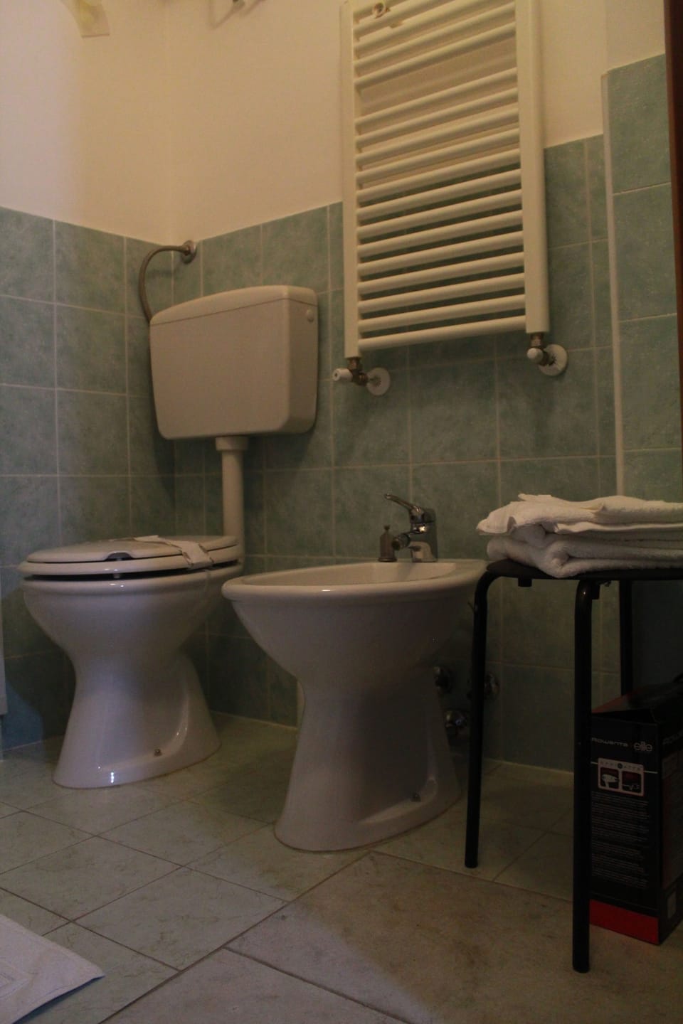 Comfort Triple Room | Bathroom | Rainfall showerhead, free toiletries, hair dryer, bathrobes