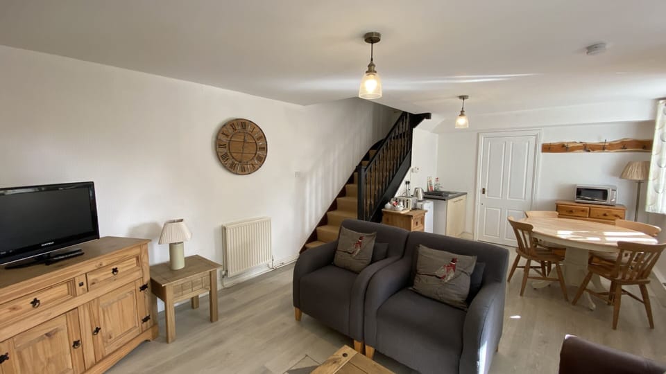 Cottage, Private Bathroom | Lounge