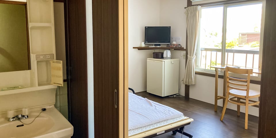 Single Room, Non Smoking | In-room safe, WiFi (free)