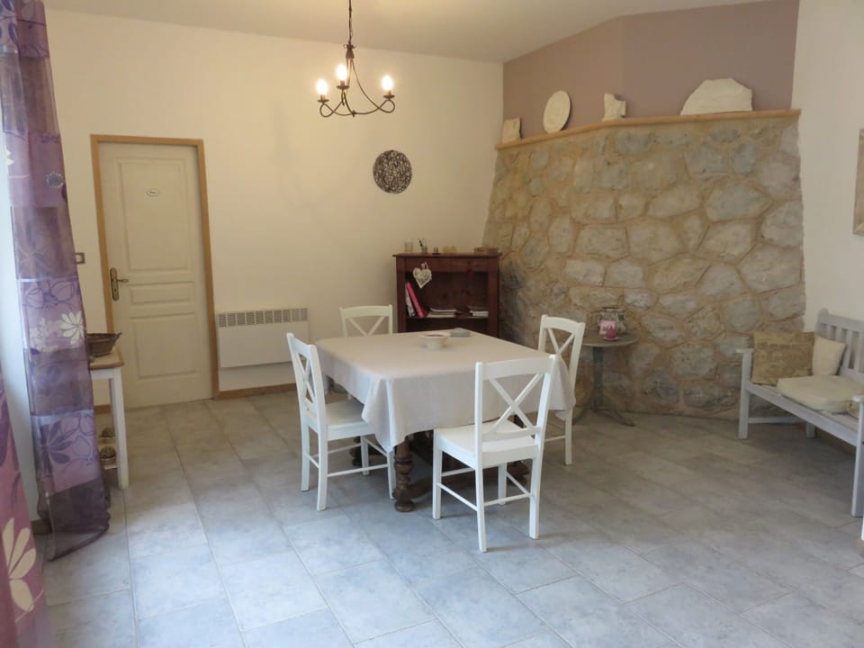 Double Room (Clos du Madon) | Living area