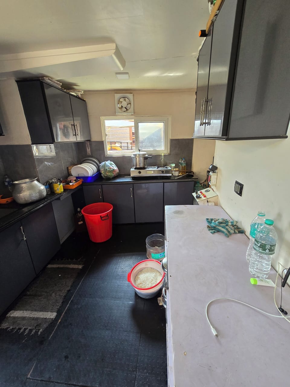 Deluxe Double or Twin Room, 1 Bedroom | Private kitchen | Fridge, stovetop, rice cooker, cookware/dishes/utensils