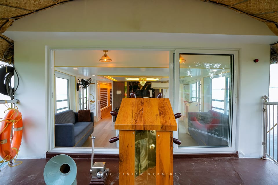 Beachparadise  Daycruise houseboat Docked boat in Alappuzha