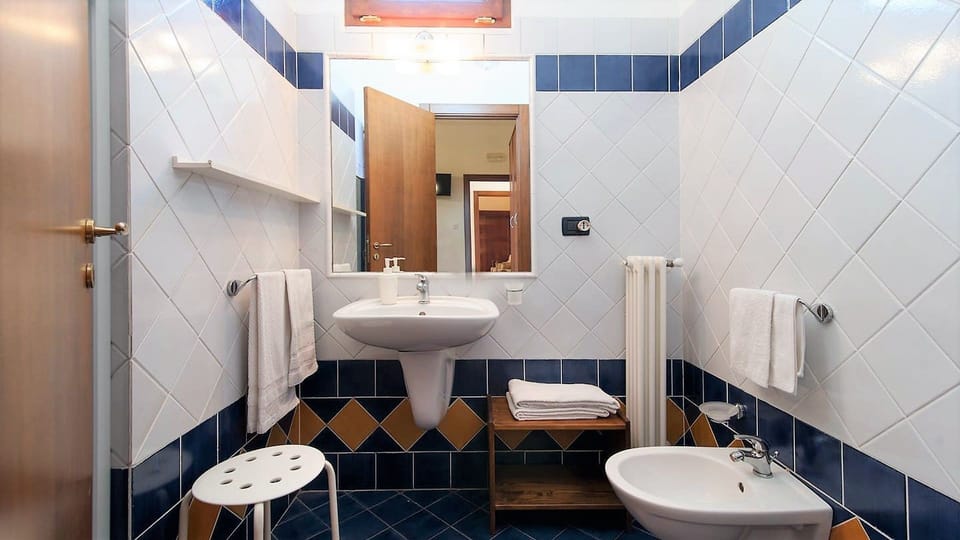 Family Double Room | Desk, laptop workspace, blackout drapes, soundproofing